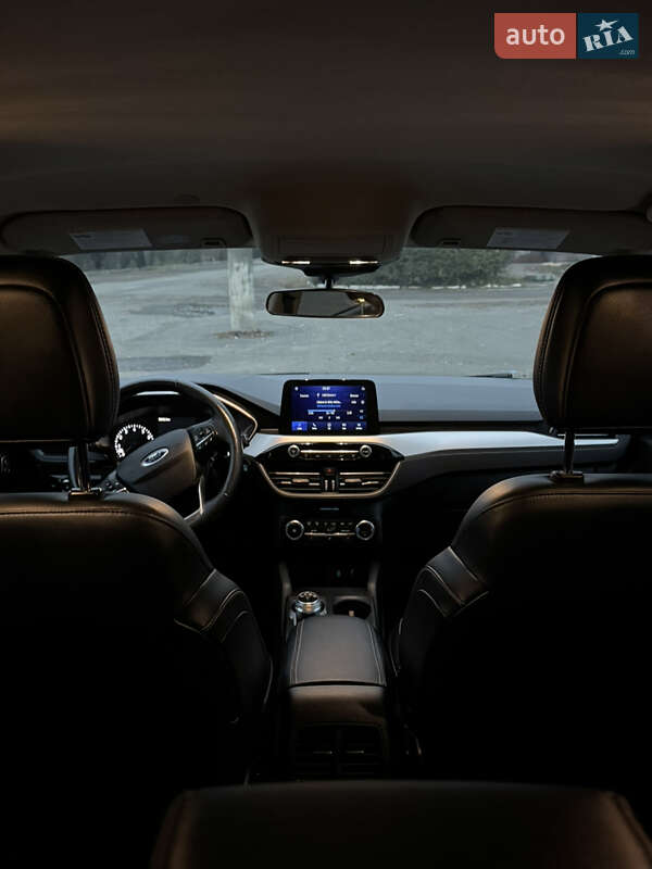 Внедорожник / Кроссовер Ford Escape 2019 в Первомайске