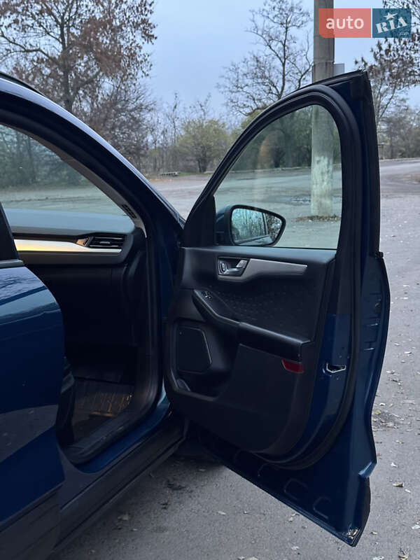 Внедорожник / Кроссовер Ford Escape 2019 в Первомайске