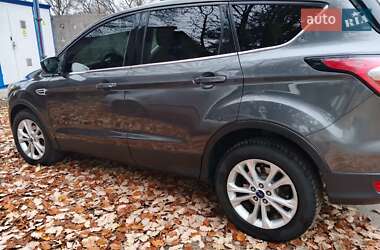 Внедорожник / Кроссовер Ford Escape 2017 в Светловодске