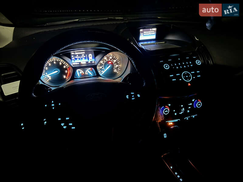 Внедорожник / Кроссовер Ford Escape 2016 в Черкассах