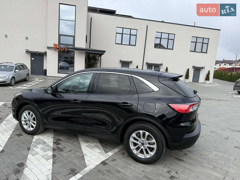 Позашляховик / Кросовер Ford Escape 2021 в Рівному