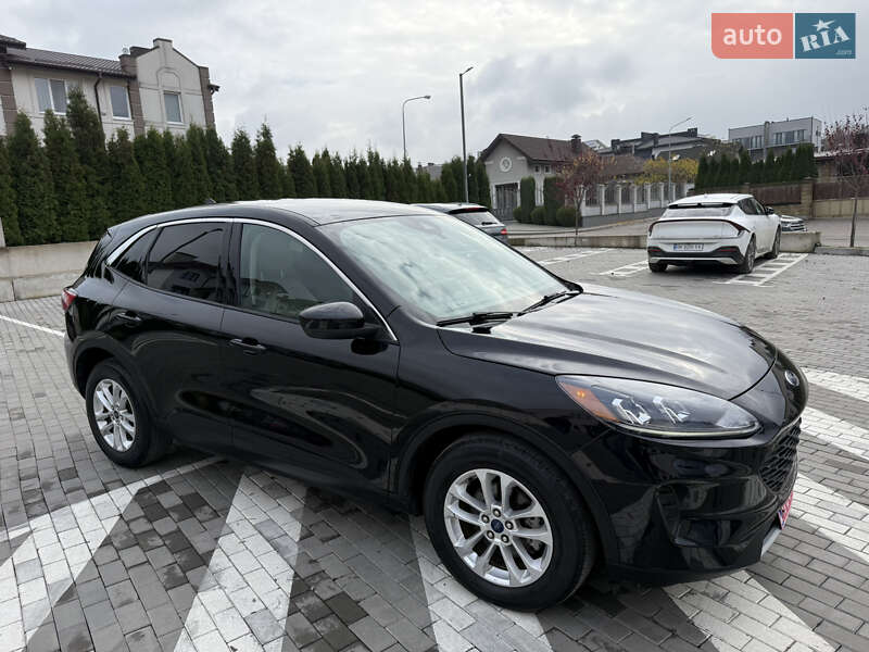 Позашляховик / Кросовер Ford Escape 2021 в Рівному