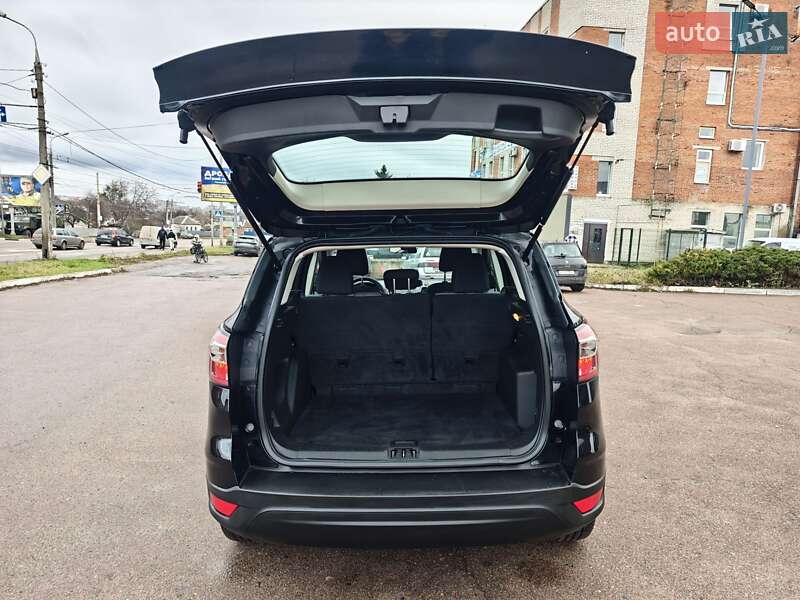 Внедорожник / Кроссовер Ford Escape 2017 в Сумах