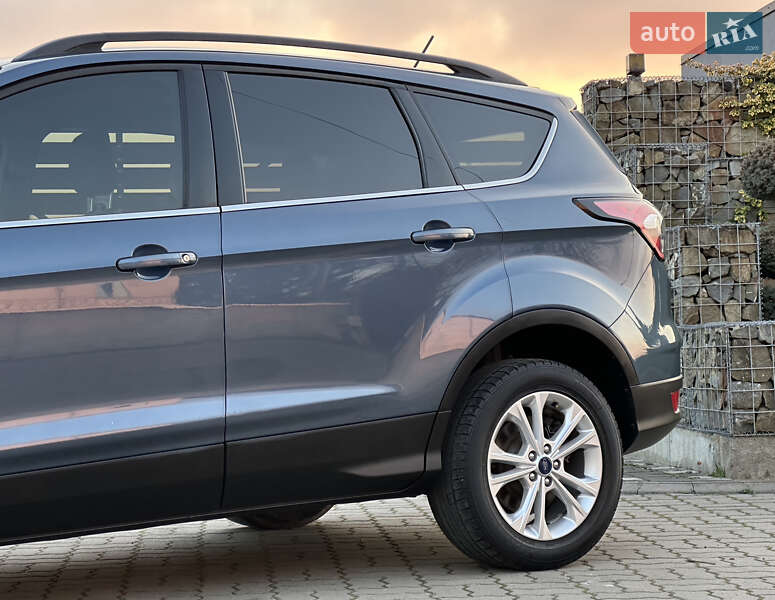 Позашляховик / Кросовер Ford Escape 2017 в Стрию