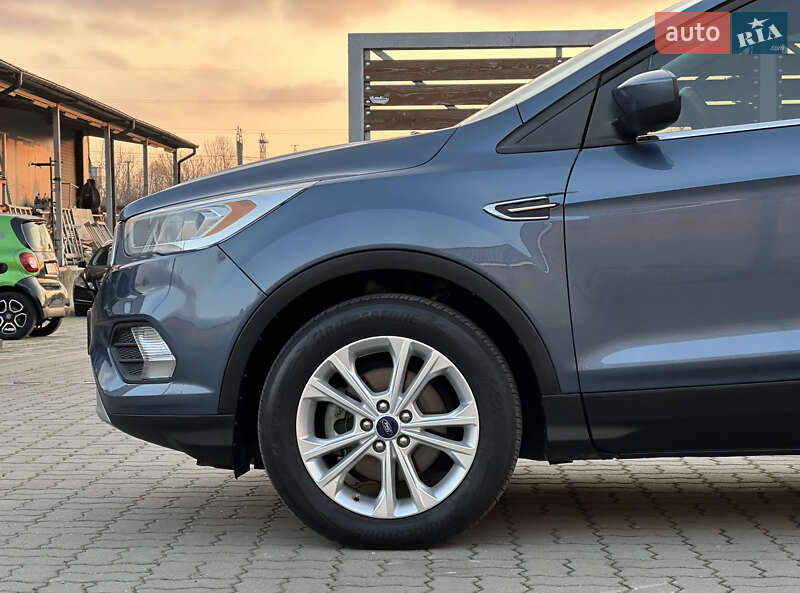 Позашляховик / Кросовер Ford Escape 2017 в Стрию