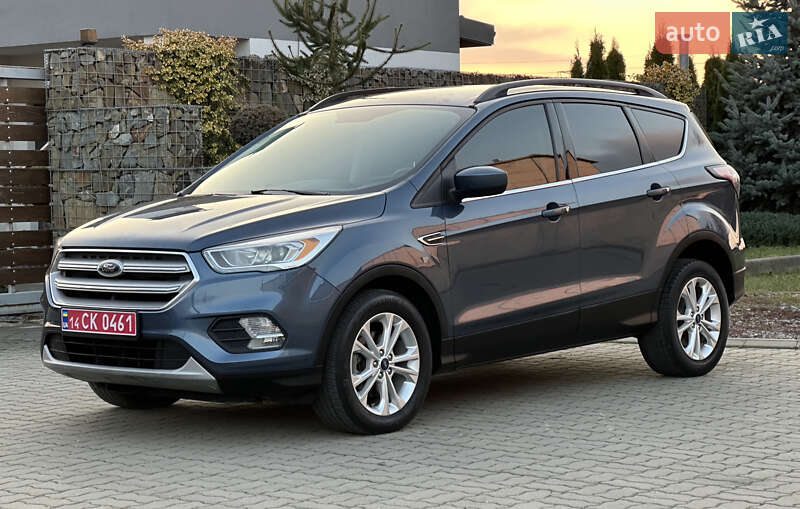 Позашляховик / Кросовер Ford Escape 2017 в Стрию