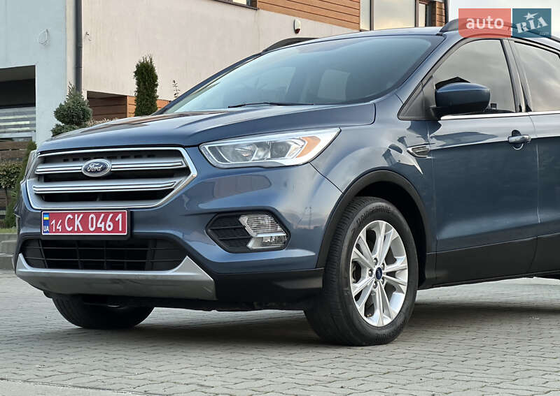 Позашляховик / Кросовер Ford Escape 2017 в Стрию