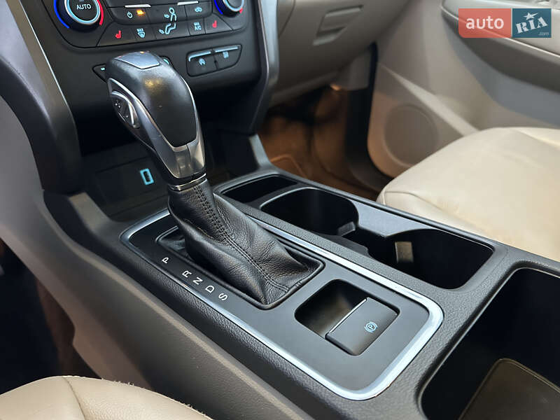 Позашляховик / Кросовер Ford Escape 2017 в Стрию