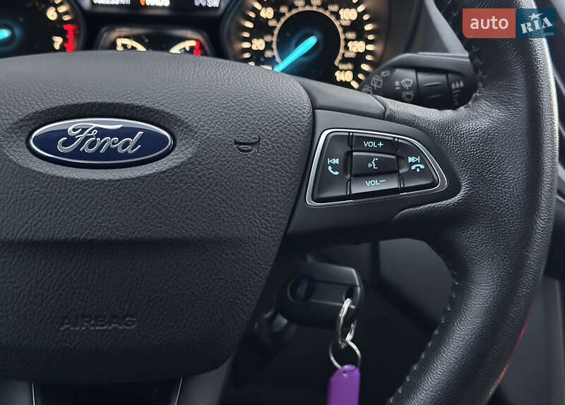 Позашляховик / Кросовер Ford Escape 2017 в Стрию