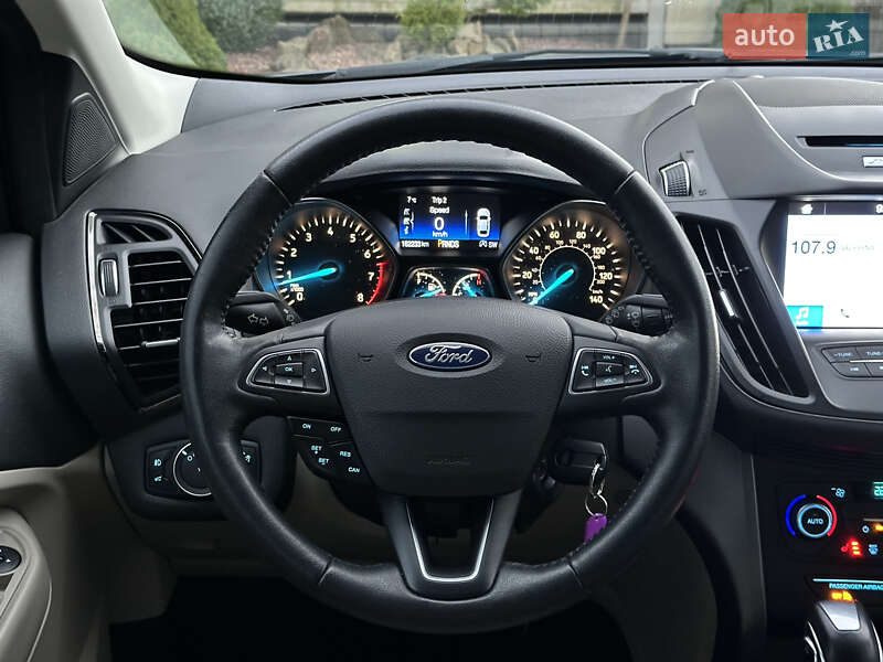 Позашляховик / Кросовер Ford Escape 2017 в Стрию