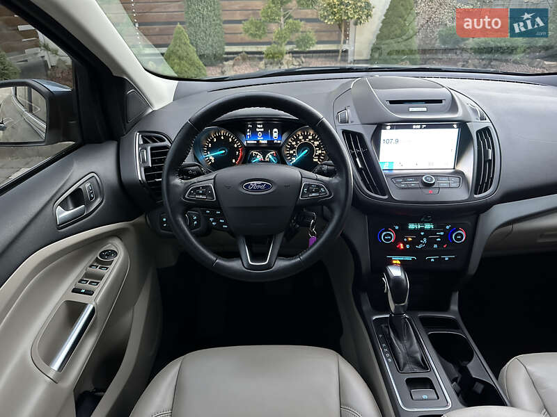Позашляховик / Кросовер Ford Escape 2017 в Стрию