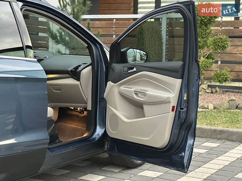 Позашляховик / Кросовер Ford Escape 2017 в Стрию