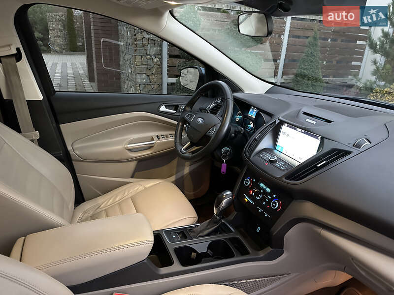Позашляховик / Кросовер Ford Escape 2017 в Стрию
