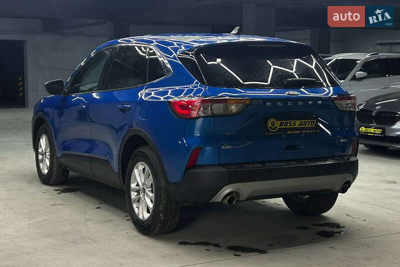 Позашляховик / Кросовер Ford Escape 2020 в Чернівцях