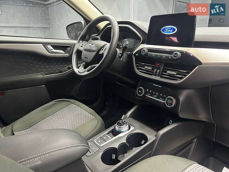 Позашляховик / Кросовер Ford Escape 2020 в Чернівцях