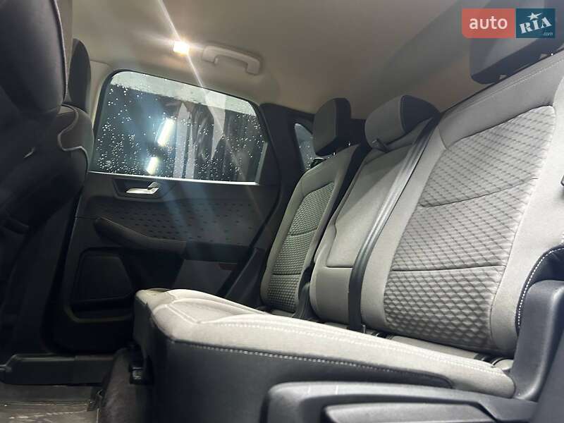 Позашляховик / Кросовер Ford Escape 2020 в Чернівцях