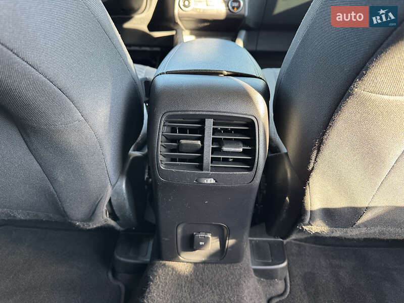 Позашляховик / Кросовер Ford Escape 2019 в Стрию