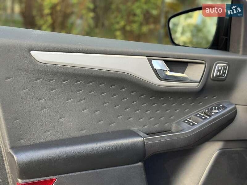 Внедорожник / Кроссовер Ford Escape 2019 в Ивано-Франковске