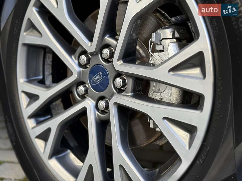 Внедорожник / Кроссовер Ford Escape 2019 в Ивано-Франковске