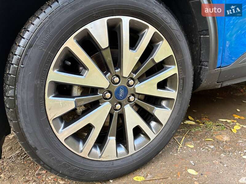 Внедорожник / Кроссовер Ford Escape 2019 в Ивано-Франковске