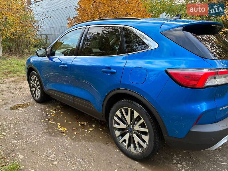 Внедорожник / Кроссовер Ford Escape 2019 в Ивано-Франковске