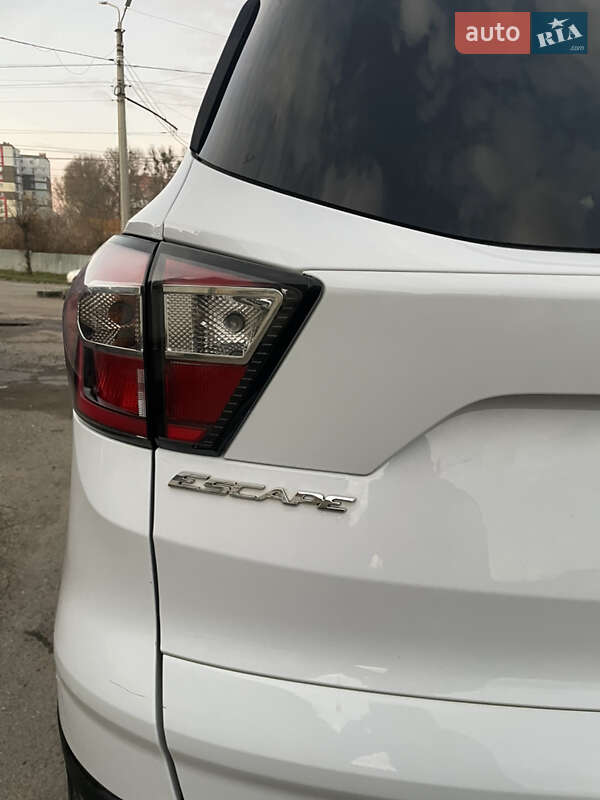 Позашляховик / Кросовер Ford Escape 2017 в Чернівцях фото 10 Позашляховик / Кросовер Ford Escape 2017 в Чернівцях