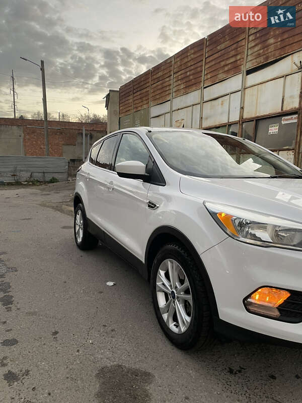 Позашляховик / Кросовер Ford Escape 2017 в Чернівцях фото 3 Позашляховик / Кросовер Ford Escape 2017 в Чернівцях