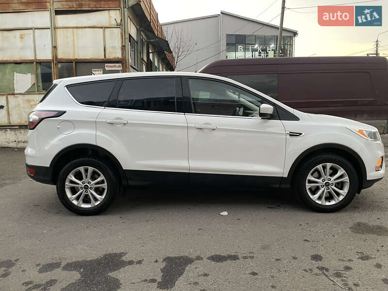 Позашляховик / Кросовер Ford Escape 2017 в Чернівцях фото 4 Позашляховик / Кросовер Ford Escape 2017 в Чернівцях