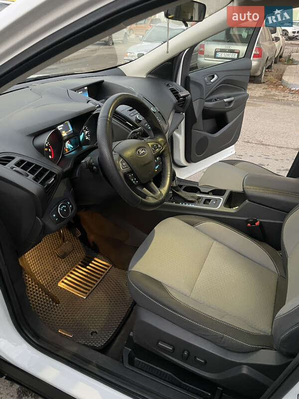 Позашляховик / Кросовер Ford Escape 2017 в Чернівцях фото 21 Позашляховик / Кросовер Ford Escape 2017 в Чернівцях