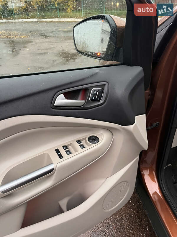 Позашляховик / Кросовер Ford Escape 2016 в Києві