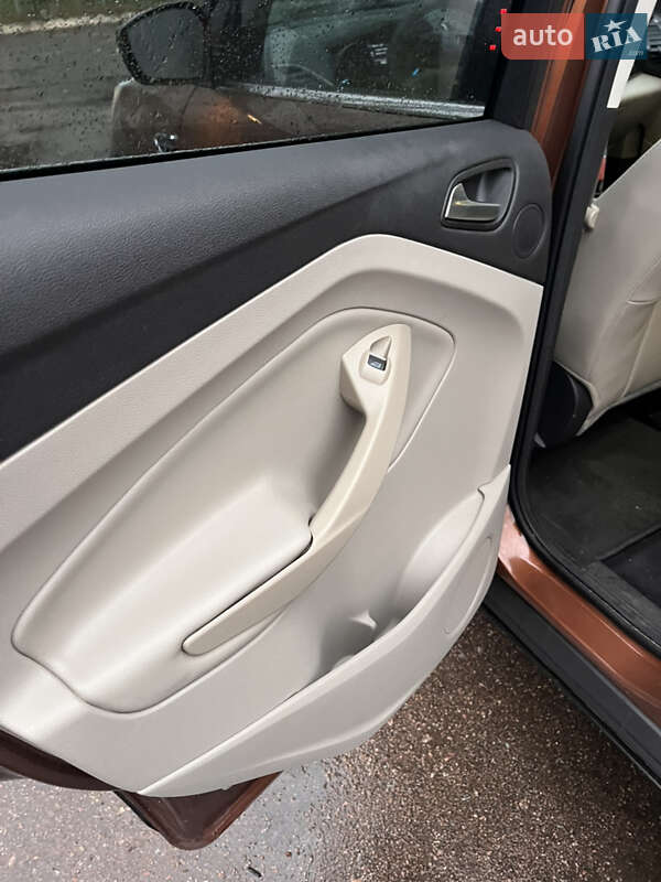 Позашляховик / Кросовер Ford Escape 2016 в Києві