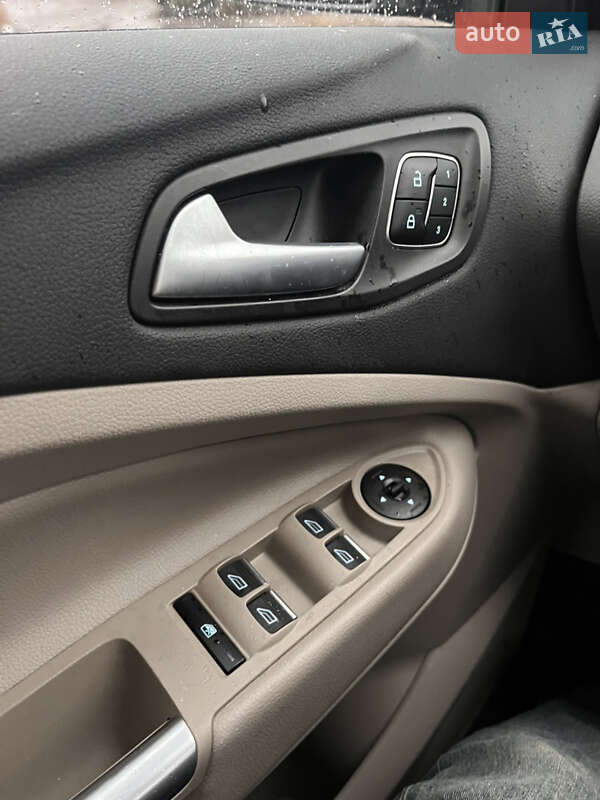 Позашляховик / Кросовер Ford Escape 2016 в Києві