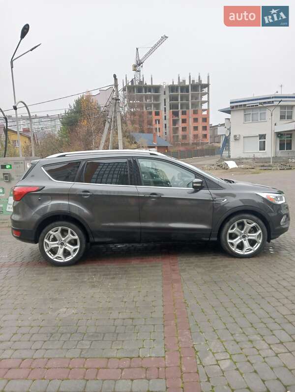 Позашляховик / Кросовер Ford Escape 2019 в Івано-Франківську
