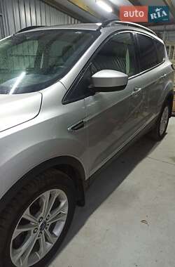 Внедорожник / Кроссовер Ford Escape 2017 в Виннице