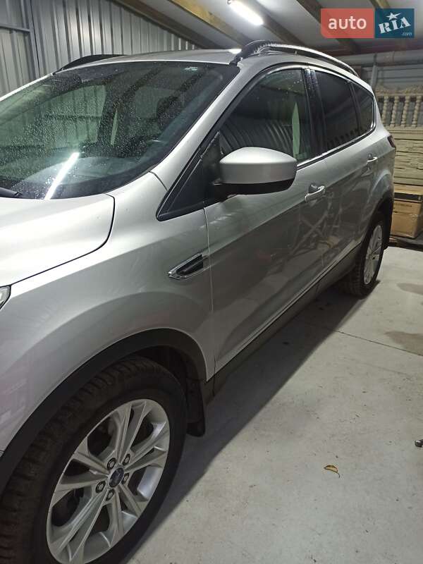 Внедорожник / Кроссовер Ford Escape 2017 в Виннице