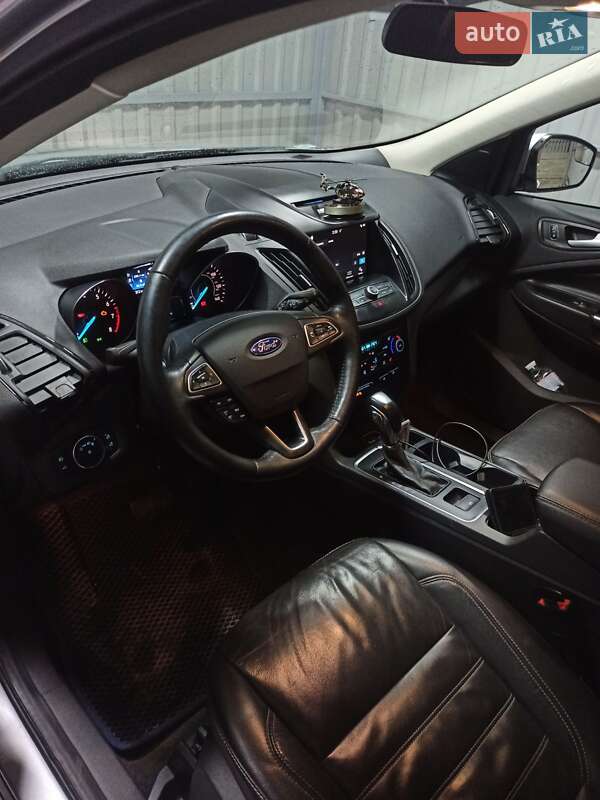 Внедорожник / Кроссовер Ford Escape 2017 в Виннице