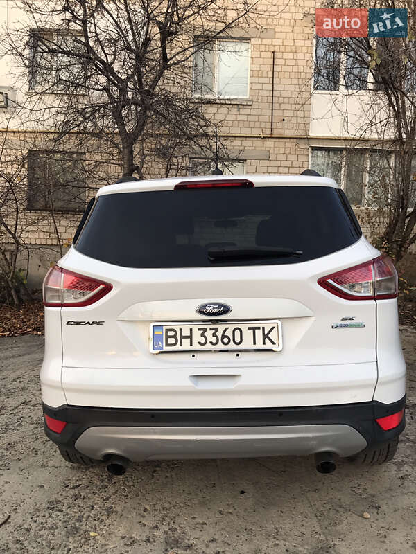 Внедорожник / Кроссовер Ford Escape 2013 в Окнах