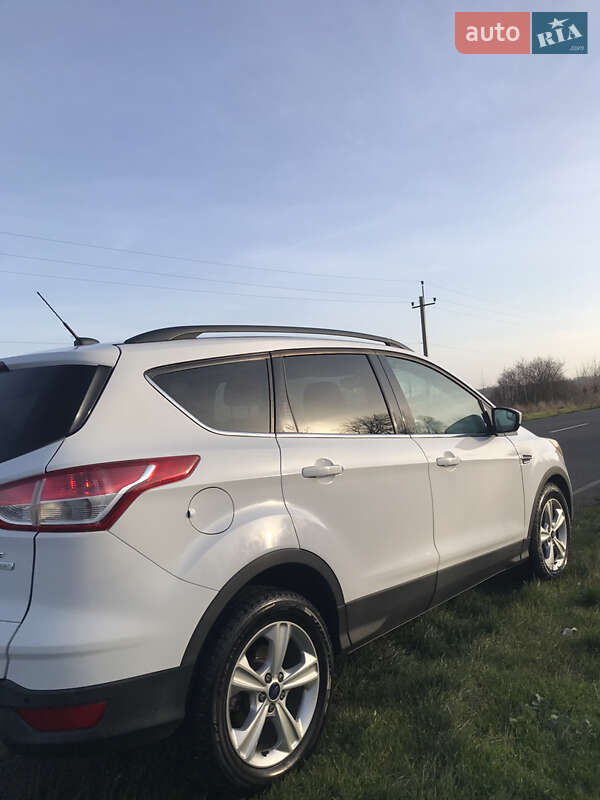 Внедорожник / Кроссовер Ford Escape 2013 в Окнах