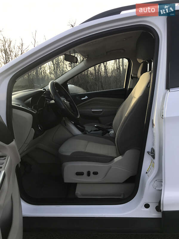 Внедорожник / Кроссовер Ford Escape 2013 в Окнах