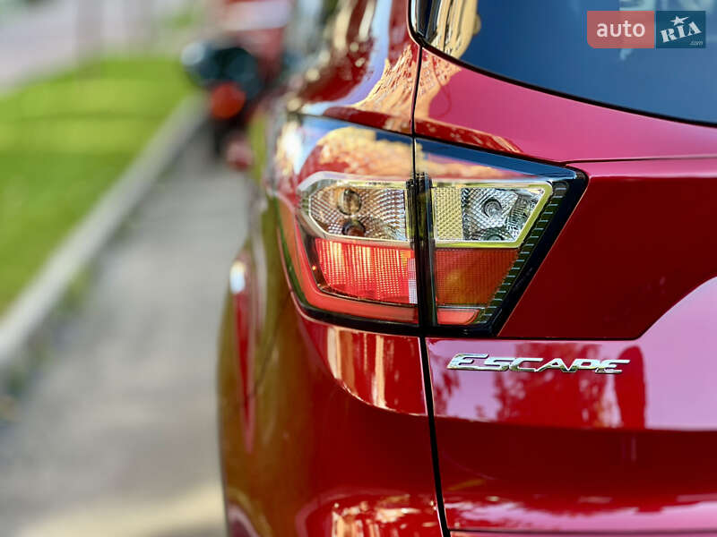 Внедорожник / Кроссовер Ford Escape 2018 в Киеве