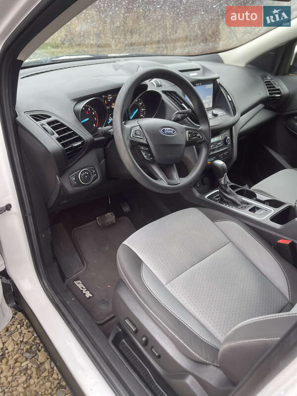Позашляховик / Кросовер Ford Escape 2017 в Івано-Франківську