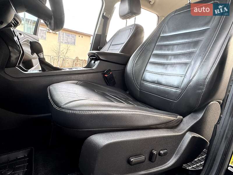 Внедорожник / Кроссовер Ford Escape 2017 в Житомире