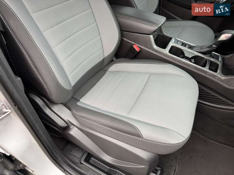 Внедорожник / Кроссовер Ford Escape 2019 в Киеве