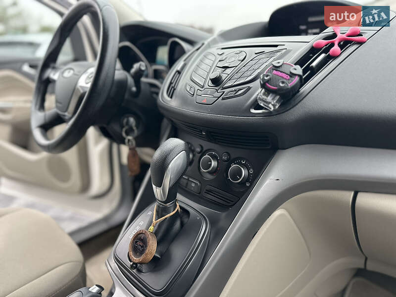 Внедорожник / Кроссовер Ford Escape 2015 в Виннице