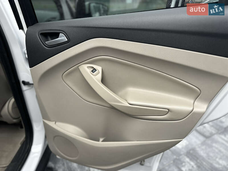 Внедорожник / Кроссовер Ford Escape 2015 в Виннице