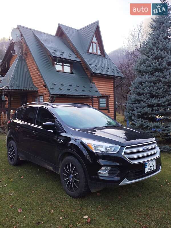 Внедорожник / Кроссовер Ford Escape 2018 в Косове