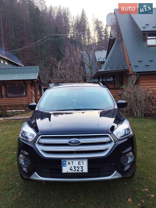 Внедорожник / Кроссовер Ford Escape 2018 в Косове