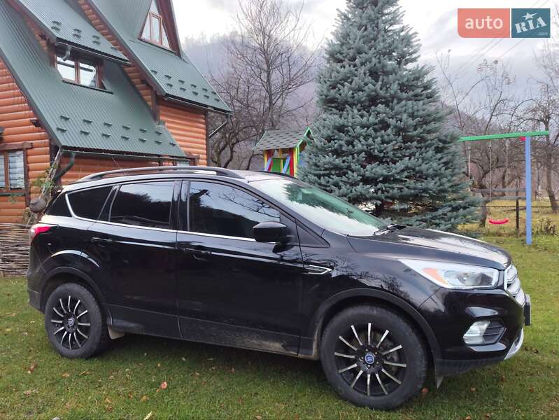 Внедорожник / Кроссовер Ford Escape 2018 в Косове