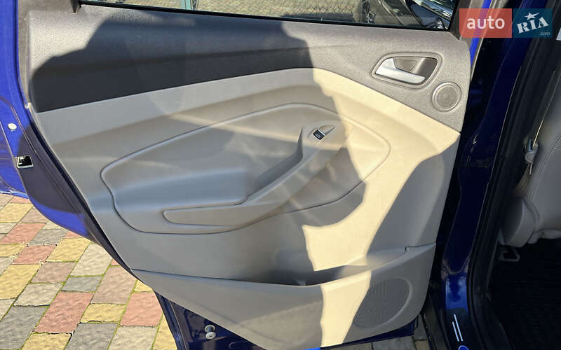 Внедорожник / Кроссовер Ford Escape 2013 в Стрые