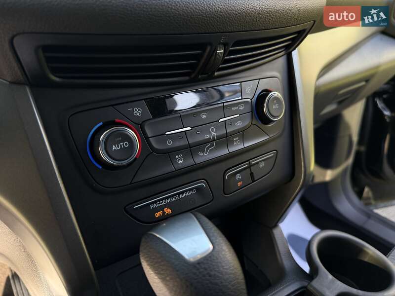 Внедорожник / Кроссовер Ford Escape 2017 в Днепре